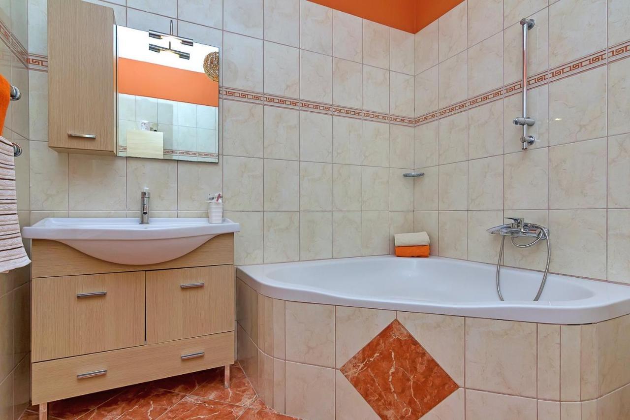 Apartments Gisela Makarska Exterior photo