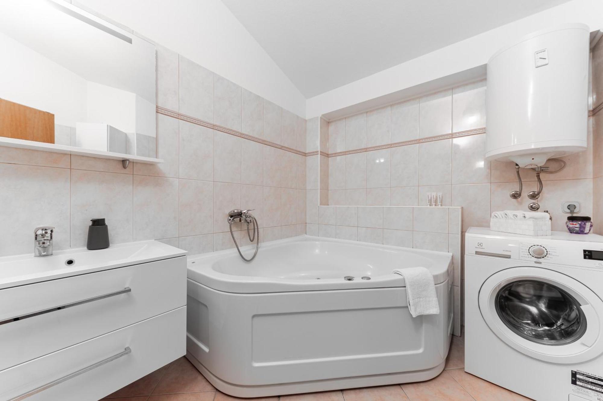 Apartments Gisela Makarska Exterior photo
